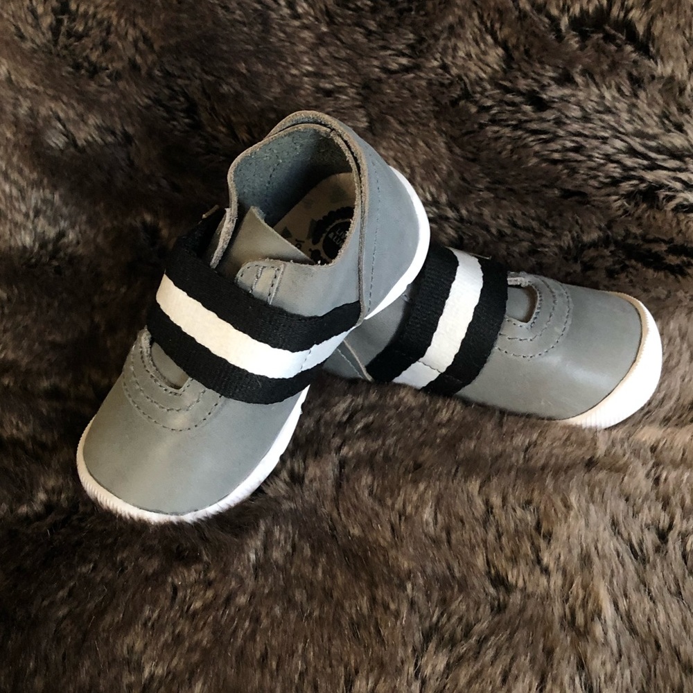 NWOT Livie and Luca Champ Unlined Sneaker!